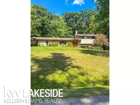6109 Whispering Oak, Washington, MI 48094