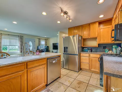 Kitchen - 1664 Sunset, Monroe, MI 48162 photo 3 of 3