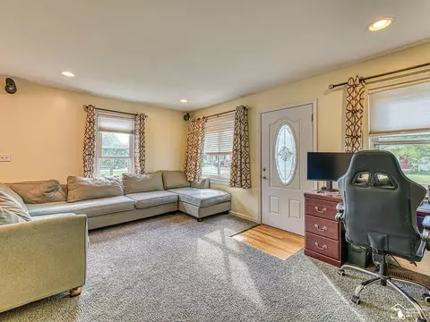 Living - 1664 Sunset, Monroe, MI 48162 photo 2 of 4