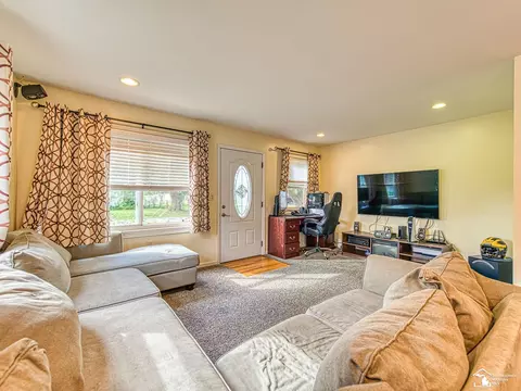 Living - 1664 Sunset, Monroe, MI 48162 photo 1 of 4