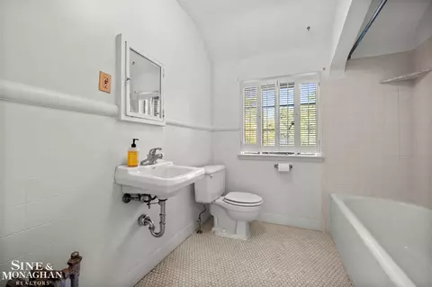 Bath - 502 Pemberton, Grosse Pointe, MI 48230 photo 5 of 6