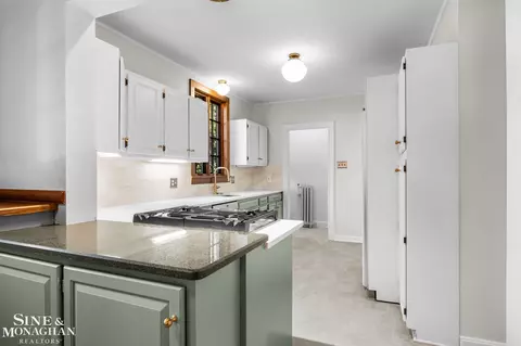 Kitchen - 502 Pemberton, Grosse Pointe, MI 48230 photo 2 of 7