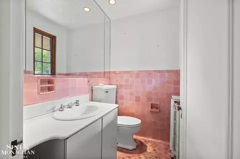 Bath - 502 Pemberton, Grosse Pointe, MI 48230 photo 1 of 6