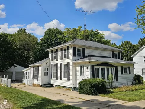 637 N Saginaw, Owosso, MI 48867