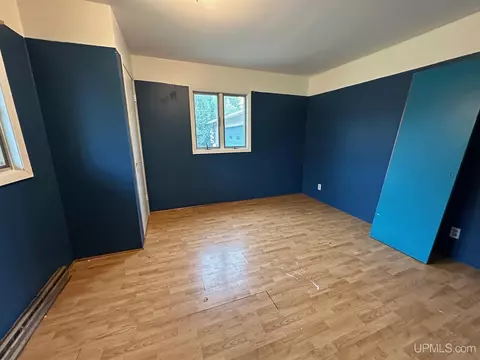 Bedroom - 6889 M95, Republic, MI 49879 photo 4 of 5
