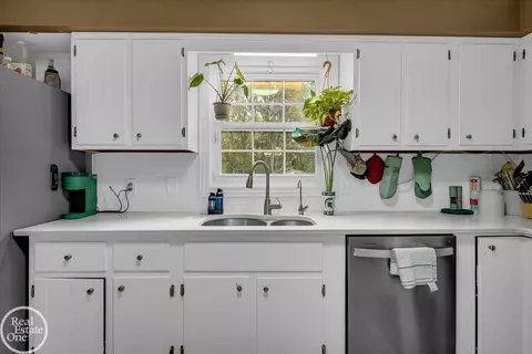 Kitchen - 10175 Spring Arbor, Spring Arbor, MI 49283 photo 3 of 5