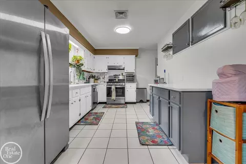 Kitchen - 10175 Spring Arbor, Spring Arbor, MI 49283 photo 4 of 5