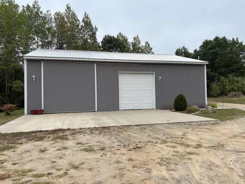 1910 W Maple Grv, Farwell, MI 48622