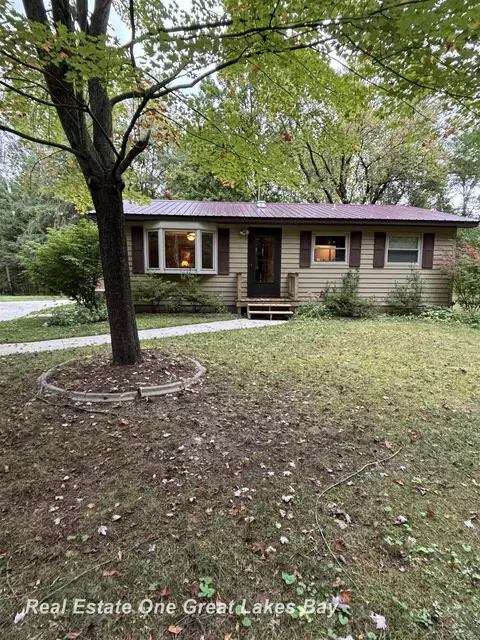 3702 W Berry, Sterling, MI 48659