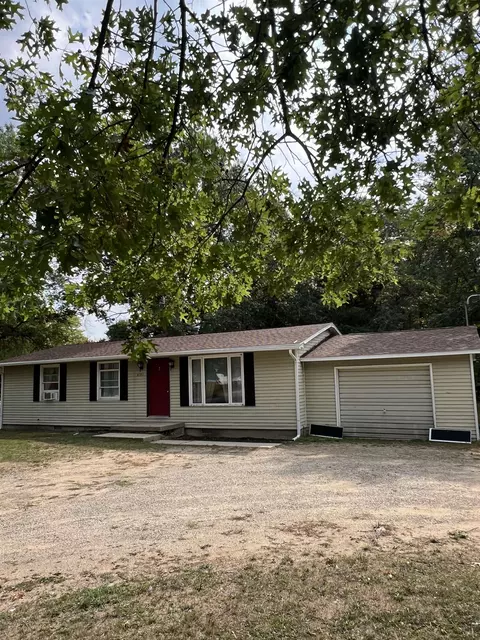 Exterior - 2191 Pine Cres, Farwell, MI 48622 photo 2 of 3