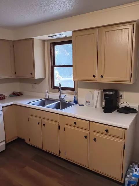 Kitchen - 2191 Pine Cres, Farwell, MI 48622 photo 1 of 2