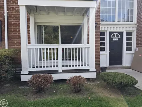 2405 Torquay Bldg A #104, Royal Oak, MI 48073