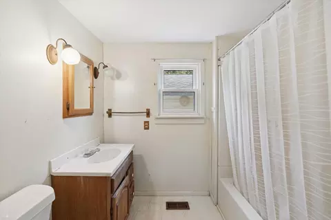 Bath - 3487 E Wildermuth, Owosso, MI 48867 photo 1 of 1