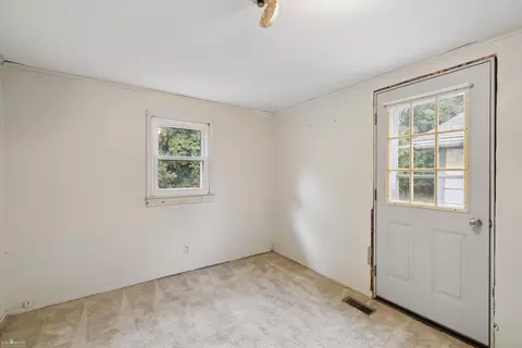 Bedroom - 3487 E Wildermuth, Owosso, MI 48867 photo 5 of 6
