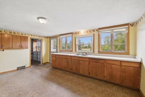Kitchen - 3487 E Wildermuth, Owosso, MI 48867 photo 1 of 2