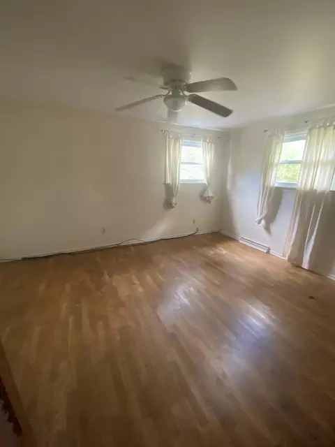 Bedroom - 5345 Birchtree, Flint, MI 48532 photo 3 of 4