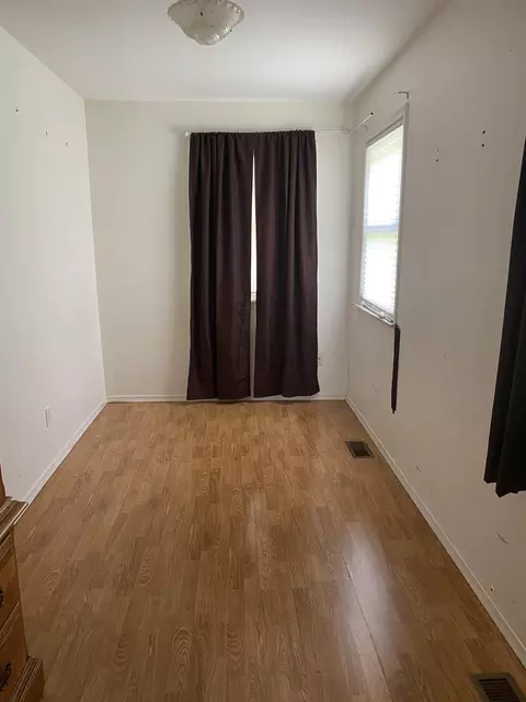 Bedroom - 5345 Birchtree, Flint, MI 48532 photo 4 of 4