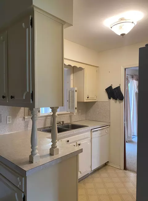 Kitchen - 5345 Birchtree, Flint, MI 48532 photo 1 of 2