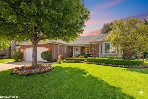 22462 Brantingham, Macomb, MI 48044