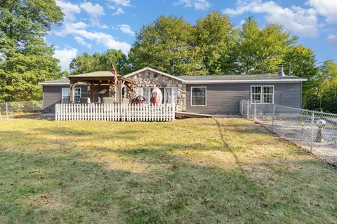 2535 N 11 Mile, Sanford, MI 48657