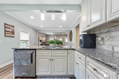 Kitchen - 18747 Riverview, Riverview, MI 48193 photo 4 of 4