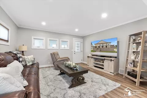 Living - 18747 Riverview, Riverview, MI 48193 photo 1 of 2