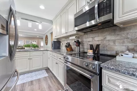 Kitchen - 18747 Riverview, Riverview, MI 48193 photo 3 of 4