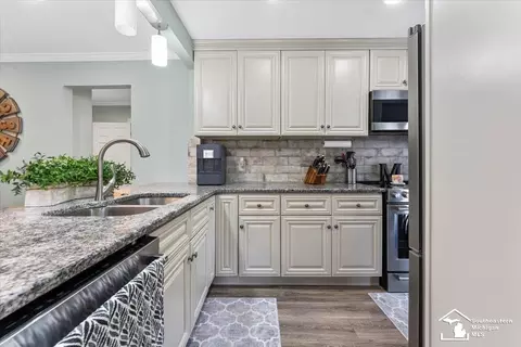 Kitchen - 18747 Riverview, Riverview, MI 48193 photo 2 of 4