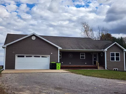 5749 S 11 Mile, Freeland, MI 48623