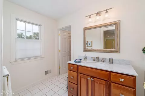Bath - 825 Bishop, Grosse Pointe, MI 48230 photo 4 of 5