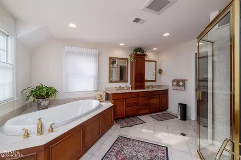 Bath - 825 Bishop, Grosse Pointe, MI 48230 photo 3 of 5