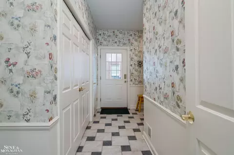 Entry Way - 825 Bishop, Grosse Pointe, MI 48230 photo 3 of 6