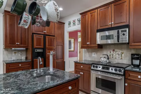Kitchen - 825 Bishop, Grosse Pointe, MI 48230 photo 3 of 7