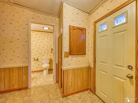Entry Way - 1189 Sunset, Monroe, MI 48162 photo 1 of 1