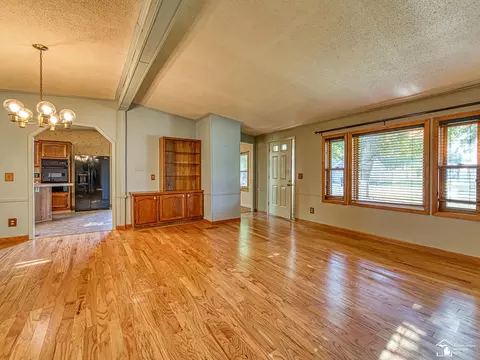 Living - 1189 Sunset, Monroe, MI 48162 photo 3 of 7