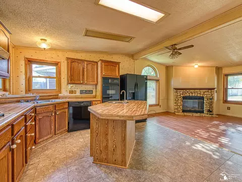 Kitchen - 1189 Sunset, Monroe, MI 48162 photo 3 of 3