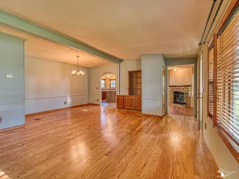 Living - 1189 Sunset, Monroe, MI 48162 photo 2 of 7