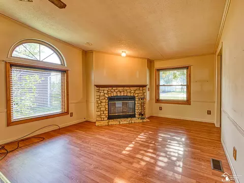Living - 1189 Sunset, Monroe, MI 48162 photo 5 of 7