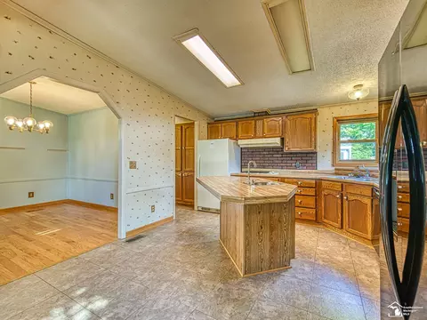 Kitchen - 1189 Sunset, Monroe, MI 48162 photo 2 of 3