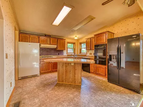 Kitchen - 1189 Sunset, Monroe, MI 48162 photo 1 of 3