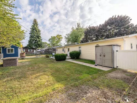 Exterior - 1189 Sunset, Monroe, MI 48162 photo 5 of 7