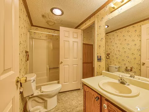 Bath - 1189 Sunset, Monroe, MI 48162 photo 1 of 2