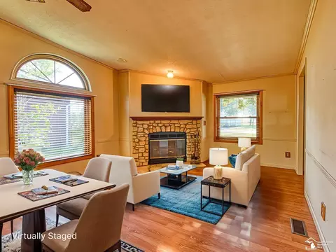 Living - 1189 Sunset, Monroe, MI 48162 photo 6 of 7