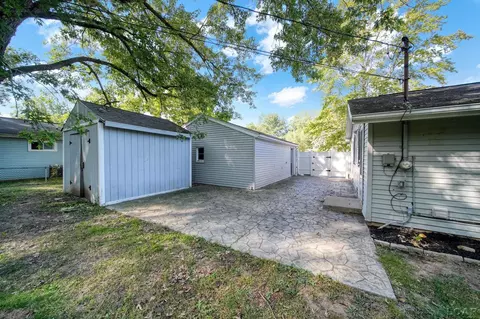 Exterior - 2629 Renfrew, Jackson, MI 49201 photo 4 of 10