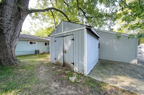 Exterior - 2629 Renfrew, Jackson, MI 49201 photo 3 of 10