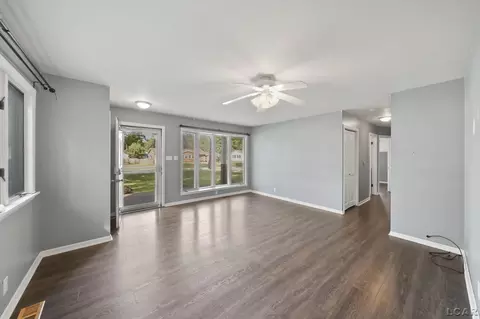 Living - 2629 Renfrew, Jackson, MI 49201 photo 2 of 3