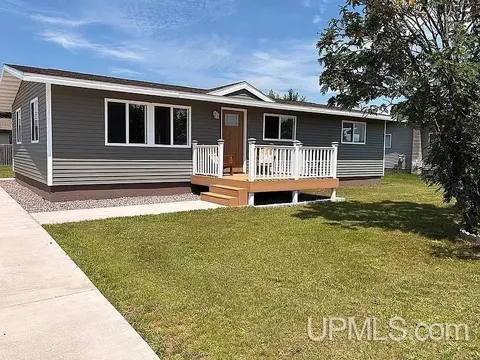1740 Rosewood, Ishpeming, MI 49849