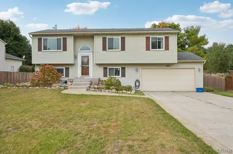 9060 Wildwood Lk, Whitmore Lake, MI 48189