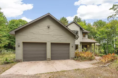 125 Chapel Rdg, Marquette, MI 49855