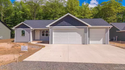 209 Sunset Dr, Negaunee, MI 49866